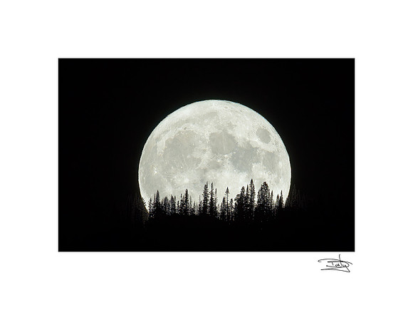 Full Blue Supermoon Rises over Mt. Crested Butte